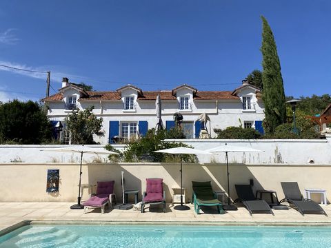 This beautiful property, which overlooks its Perigourdin village with its schools, its shops, its restaurant, its pétanque courts, consists of a large house (3 bedrooms, 3 bathrooms), a one-bedroom gite, a beautiful swimming pool, a carport, a garage...