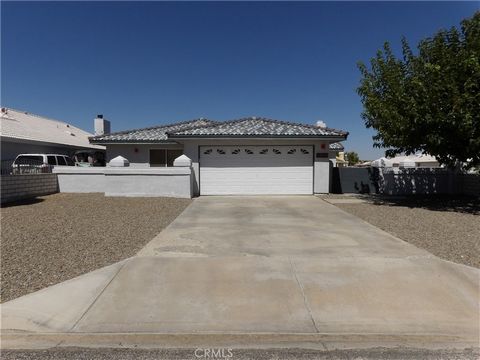 FANTASTIC OPPORTUNITY TO LIVE ON THE LAKE!! In HELENDALE, CA. / Near Victorville, CA Welcome to Silver Lakes Community !! It's not just a community, it's a LIFESTYLE here!!! Resort Like Living. THIS is Your own private oasis on the Lake! Open floor p...