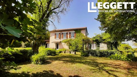 A23615JJE24 - One arrives at the house down a small lane that belongs to the commune of La Chapelle Grésignac, however the grassed areas to each side of this small lane belongs to the property. The property is situated in a beautiful setting with its...