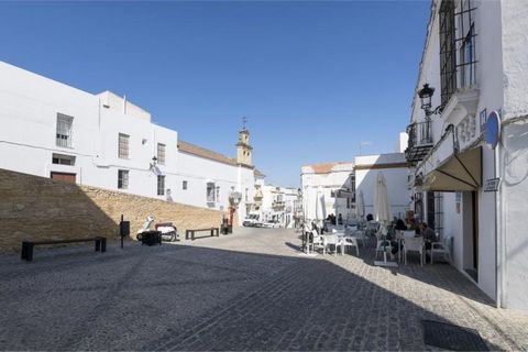 Welcome to this cozy apartment located in Arcos, where two guests will find their second home. If you are keen to explore the south of Spain and soak up its charm, this is the ideal accommodation for you, as it is perfect for immersing yourself in th...