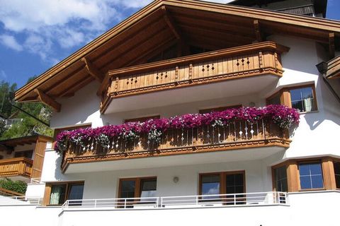 Comfortable holiday home with cozy, well-equipped apartments, quietly located on a sunny, south-facing slope in the Oberdorf district, just a few minutes' walk from the mountain railway (1,304 m above sea level). The house is furnished with great att...