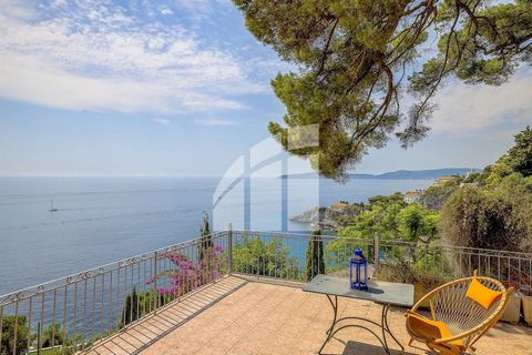 Cap d'Ail, detached house of 57.83m2 on land of about 600m2 with terrace of 35m2 composed of an entrance, a living room open kitchen, two bedrooms, a bathroom with toilet. The house is to be renovated as a whole. Garden shed. Unique panoramic sea vie...