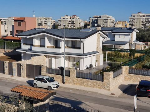 PUGLIA - TRANI(BAT) - CAPIRRO DISTRICT Portion of a semi-detached villa located in the Capirro area about 3 km from the sea and a few minutes from the center of Trani. It develops in a newly built residential complex. Main features of the property: -...
