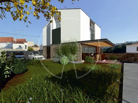 Come and enjoy a beautiful sea view with the tranquility and the natural beauty of the typical village of Ulgueira, located near some magnificent beaches and within easy reach of Sintra and Cascais. The 600 square meter plot, with an old house, has a...