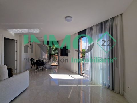 Apartment completely renovated in 2023 in the very center of Cambrils in the Raval area. The 85m2 house is distributed between three double bedrooms (two with built-in wardrobe and one suite), two bathrooms, independent equipped kitchen, large laundr...