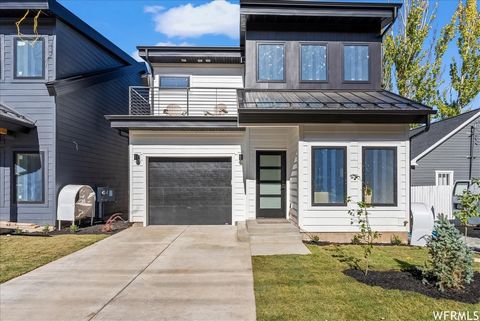 Welcome to this stunning contemporary two-story home in Old Town Park City!! This brand new-build home sits steps away from the base of Park City Mountain Resort, Park City Golf Club, and the City Park! Historic Main Street is a quaint walk up the st...