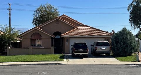 820 Arena Court is your gateway to comfortable and vibrant 55+ living in the heart of Hemet, CA. This charming single-level single-family residence is located in the Calypso community. Step inside this meticulously maintained 2-bedroom, 2-bathroom ge...