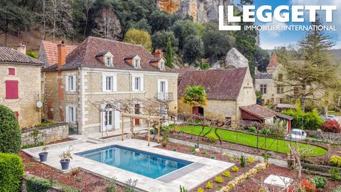 A18514TPK24 - Gelegen in een verhoogde positie in het hart van de vallei van de vijf kastelen, met uitzicht op de rivier de Dordogne en aan de rand van een van de mooiste dorpen van Frankrijk, is deze majestueuze residentie met 4 slaapkamers (200m2) ...