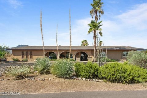 Remodeled 5 bedrooms, 3 bathrooms, single story home. Breathtaking views of the Catalinas. great schools, hiking trails, NO HOA, vaulted ceilings, gorgeous! Spacious family room, fireplace, kitchen with breakfast bar, white cabinets, quartz counters,...