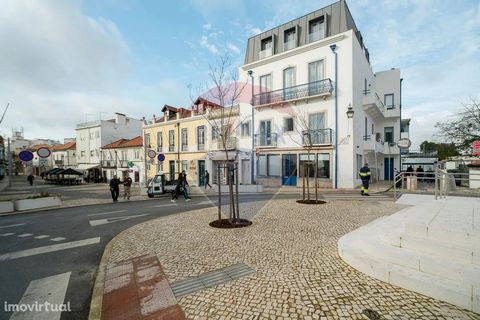 Architectural Project Approved! Mixed-use building (housing and commerce), inserted in the historic area of Almada. The project includes the total rehabilitation of the building, where 6 bedrooms, 4 bathrooms and a kitchen will be created, increasing...
