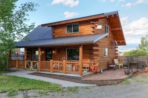Nestled on a spacious lot in the heart of Wilsall, Montana, this adorable 860 square foot log home offers the perfect blend of rustic charm and modern comfort. Featuring one cozy bedroom and one well-appointed bathroom, this home is ideal for those s...