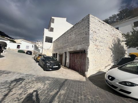 A spacious refurbishment project with Licence to build several apartments or a house on 2 floors plus the roof terrace. Located in a quiet street in the beautiful village of Mijas Pueblo, just a short walk from amenities and with beautiful views to t...