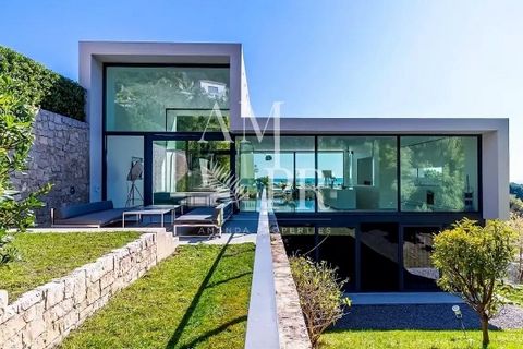 Heights of Golfe Juan Cannes Panoramic sea view of Cap d'Antibes and Lérins Islands Contemporary villa of new quality, in matérials top of the range and modern technology. On a surface of 200m²including big living room with a height 6 meter high-end ...