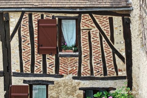 Maison à Colombages et Briquettes du XIXe Siècle. Découvrez le charme intemporel de cette magnifique maison à colombages et briquettes, datant du XIXe siècle, située au cur du pittoresque village de Buchelay. Idéalement localisée, cette demeure uniqu...