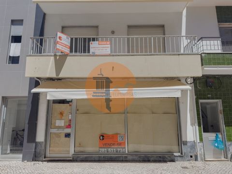 Building Features: Ground floor (Store): - Total area of 80m², 70m2 of which are useful, generous space for commercial activities. - Includes a bathroom for the convenience of customers and employees. - Stair access to the apartment on the 1st floor....