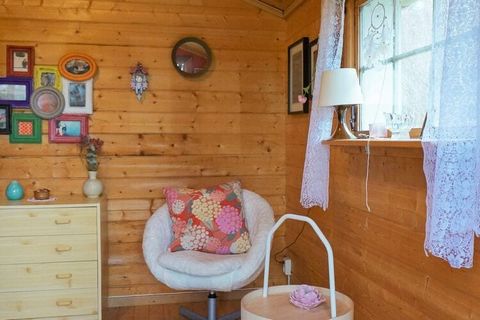 Welcome to a nice red summer cottage within walking distance to swimming. Outside is a lovely sauna which makes it perfect for those who like to swim and sauna. Here you live beautifully in a cottage area with several bathing places right next door. ...