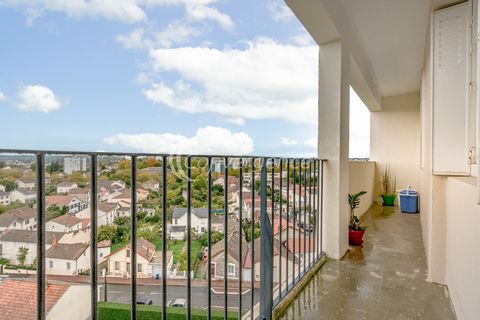 Appartement T4 en dernier étage situé Rue Gallieni, bénéficiant d'un balcon de près de 7 m2 avec vue dominante et dégagée sur la ville. Dans une résidence bien entretenue et sécurisée avec interphone, ce logement de 64 m2 habitables est fonctionnel e...