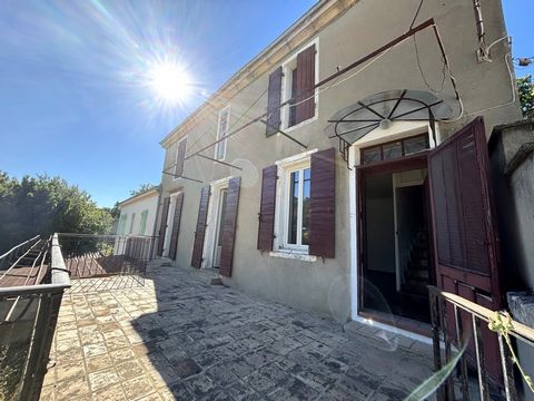 Discover this house to renovate in R+2 on a plot of 300 m2. It consists in R+1 of a living room of 31 m2, an independent kitchen, a pantry and a toilet. On the 2nd floor, you have 3 bedrooms, a bathroom with toilet. We like the proximity to the villa...