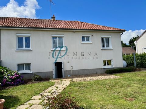 FILUMENA vous propose sur la commune de DRAIN, cette maison du début des années 70 comprenant au premier niveau une entrée, un salon/séjour avec double exposition, une cuisine aménagée, 3 chambres, une salle d'eau et wc séparés. Au sous-sol une 4ème ...