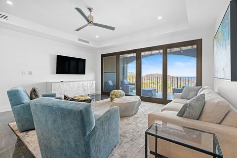 Immerso all'interno del prestigioso 360 Residences di Playa Flamingo, questo condominio di lusso è un gioiello tutto da scoprire. Con le sue tre spaziose camere da letto e gli ampi 219 metri quadrati di spazio abitativo, offre un rifugio invitante pe...