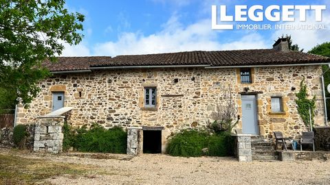 A26967LC24 - Gemeubileerd verkocht, deze mooie gerestaureerde stenen boerderij met 4 slaapkamers, met veel originele kenmerken, een zwembad en een grote omheinde beheerbare tuin, is gelegen in een rustig gehucht op het platteland en op slechts 2 km v...