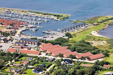 Bork Havn Feriecenter Maisons de vacances confortables sur 2 étages avec terrasse privée. Tennis de table, billard, bain à remous et bain turc sont quelques-unes des installations que nous pouvons offrir. Le centre de vacances est entouré d'une zone ...