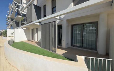 Appartementen in Denia, Costa Blanca, Alicante Dit nieuwbouwproject met uitzicht op de Montgó en op slechts 500 meter van de jachthaven, bestaat uit 65 woningen, met 1, 2, 3 en 4 slaapkamers met een garage, berging en uitstekende gemeenschappelijke r...