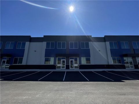 Explore the potential of this new industrial unit with M3 zoning, offering 1,750 sqft, a 12 x 10 ft garage door, and a 22 ft clear ceiling height. Mezzanine construction possible for 700 sqft additional space. Convenienty located, less than 20 mins f...