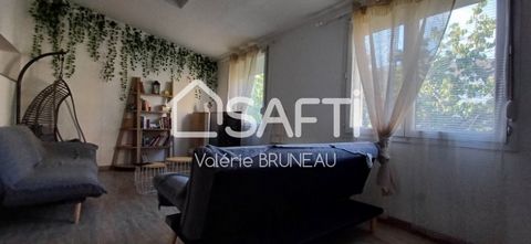 In Castres, in the Lameilhé sector, I present to you this terraced house completely renovated and transformed to accommodate 4 flatmates. You will appreciate its volumes, the 4 furnished bedrooms, 1 of which has its own shower room, the bathroom with...