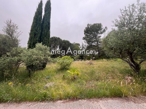 Situé à Le Val (83143), ce terrain constructible en restanque de 1300 m² offre un cadre paisible et verdoyant, idéal pour un projet de construction résidentielle. Bien desservi par les commodités locales, il bénéficie d'une viabilisation partielle av...