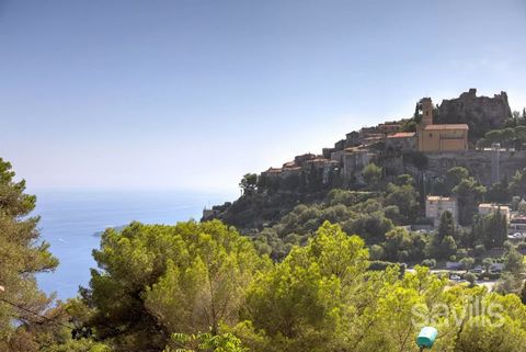 Situé au dernier étage d'une résidence neuve, magnifique appartement quatre pièces offrant une vue panoramique idéalement située pour le village historique d'Èze et ses commerces. Cet appartement spacieux de 101 m² habitable est décoré avec goût. Il ...