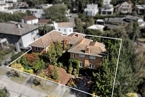 Expressions of Interest A collection of three substantial attached dwellings to be sold in one line, offering a wealth of opportunities for discerning purchasers. Sitting upon an elevated 1,174sqm (approx) allotment with an incredible 36 metre (appro...