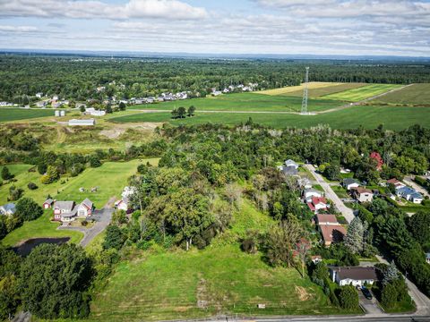 Une rareté sur le marché! Superbe terrain VACCANT bordé par la rivière Mascouche d'environ 100 000 pc pour y construire VOTRE maison de rêve. Service d'aqueduc disponible. Un projet offert sur une page blanche, ne manquez pas votre chance! Contracteu...