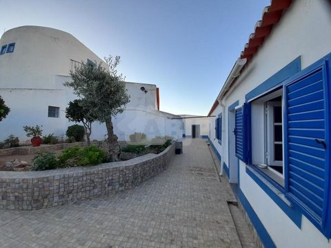 Monte Alentejano for sale, located in the village of Albernoa, municipality of Beja and is about 15 minutes from the city of Beja. It has views of the Alentejo village, where you can enjoy the good things that our Alentejo has to offer. The villa con...