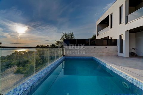 Location: Primorsko-goranska županija, Crikvenica, Dramalj. Crikvenica - Villa con piscina e vista panoramica sul mare Questa bellissima nuova proprietà bifamiliare con piscina si trova a circa 550 metri dal mare. Il suo aspetto più bello è che si af...