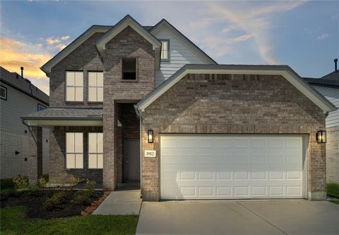 LONG LAKE NEW CONSTRUCTION - Welcome home to 1912 Scarlet Yaupon Way located in the community of Barton Creek Ranch and zoned to Conroe ISD. This floor plan features 4 bedrooms, 3 full baths, 1 half bath, 3-sided Brick, Study with French Doors, Rear ...