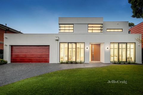 Commanding a grand elevated presence, this 5-bedroom, 4-bathroom contemporary home is a remarkable achievement in space, finish and luxury, just footsteps from iconic Valley Reserve. A landscaped frontage, timber floors and a towering entry leads sea...