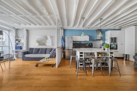 À VENDRE PARIS 2EME - MONTORGUEIL - COUP DE COEUR - Situé en plein coeur du quartier Montorgueil, à l'étage d'un immeuble ancien de charme, nous vous proposons ce superbe appartement traversant de 105 m2 composé d'une entrée, d'un vaste espace à vivr...