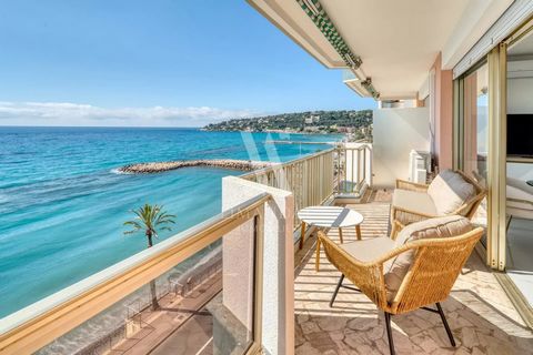 Roquebrune Cap Martin, face mer, avant-dernier étage, exposé sud, résidence de standing, appartement deux pièces de 43 m2, entièrement rénové avec des matériaux haut de gamme et un goût raffiné, terrasse de 13 m2 avec vue imprenable sur la mer, parki...