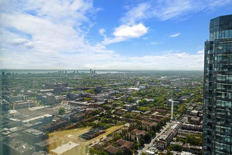 Unique! Very few lofts in Montreal as high as the 51st floor. Experience a mini-penthouse at Tour des Canadiens 2. Located in downtown Montreal and connected to the Bell Centre, Montreal underground network and metro, this modern studio with 11-foot ...