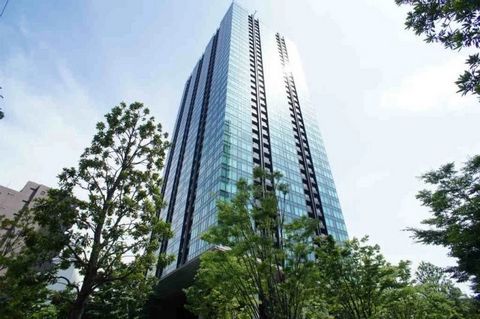 **Te koop: Luxe appartement in Tokio** **City Tower Azabu Juban - Hoogbouw luxe wonen in Tokio** **Locatie**: 1, Mita, Minato-ku, Tokio **Grootte**: 133,19 m² met balkon **Slaapkamers**: 3 --- **Hoogtepunten**: - Gelegen in het prestigieuze Azabu Jub...