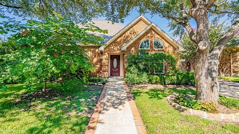 This marvelous, cared-for home is splash-ready with a lovely in-ground pool with adjacent spa. You'll love the see-though fireplace AND wet bar between the two living rooms. Four bedrooms, three and a half baths accommodate a large family and guests ...