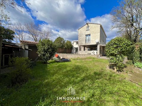 OPEN INTER AGENCY - CLARET - Property for sale, comprising a charming single-storey house of type T4 of approximately 120m2, embellished with a swimming pool and a garage, on a generous plot of 642m2. The single-storey house is distinguished by a lar...