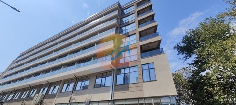 Burgas, au centre, cabinet médical dans un immeuble de luxe sur Democracy Blvd., Résidence CHANTRER. Avant l’Acte 16 ! Le cabinet médical se trouve au premier étage supérieur de la luxueuse résidence CHANTRER. Il se compose de deux chambres, d’un hal...