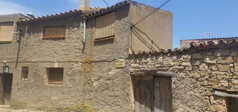 Funderar du på att köpa mark för bostadsbyggande i Castellnou de les Olugues? Missa inte möjligheten att äga denna bostadsbyggnadsmark som ligger i staden Castellnou de les Olugues, provinsen Lleida. Den har en yta på 131 m² för att bygga ett underba...