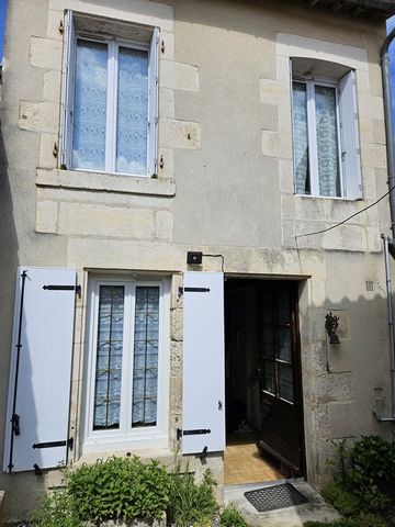 MAISON DE BOURG en pierre composée au RDC : entrée sur pièce salon/séjour, wc indépendant et cuisine séparée à aménager avec coin repas. A l'étage : palier, trois chambres et une salle d'eau. Garage en face de la maison pour stockage, pas de jardin. ...