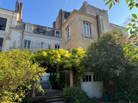 Orleans, centre, a vendre, hôtel particulier 400 m², jardin