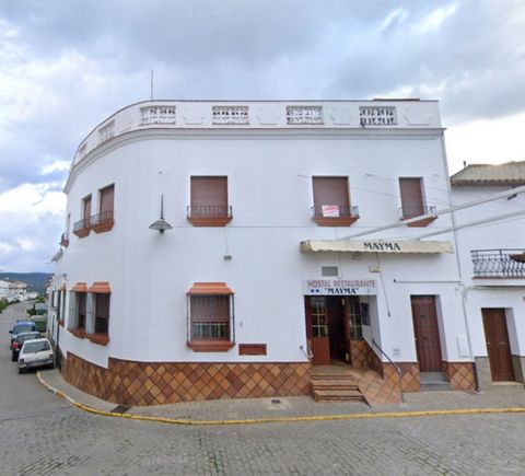 Hostel with restaurant located in the heart of Cumbres Mayores, currently in operation. The building is distributed over four floors, with a basement for storage, a restaurant on the ground floor, five bedrooms on the first floor (two double and thre...