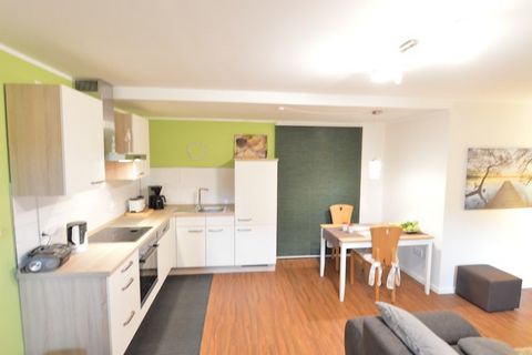 Diese komfortable Erdgeschosswohnung in Ulmen ist ideal für Paare, die einen ruhigen Urlaub in der malerischen Eifel verbringen möchten. Mit einem bezaubernden Garten, einem privaten Balkon und Grillmöglichkeiten bietet sie alles, was Sie zum Entspan...