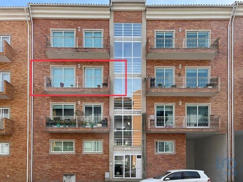 Excelente Apartamento T2 no Souto Rio, Águeda Descubra este magnífico apartamento T2, situado numa zona residencial tranquila e elevada do Souto Rio, Águeda. A sua localização privilegiada oferece uma vista panorâmica e desafogada sobre o rio Águeda,...